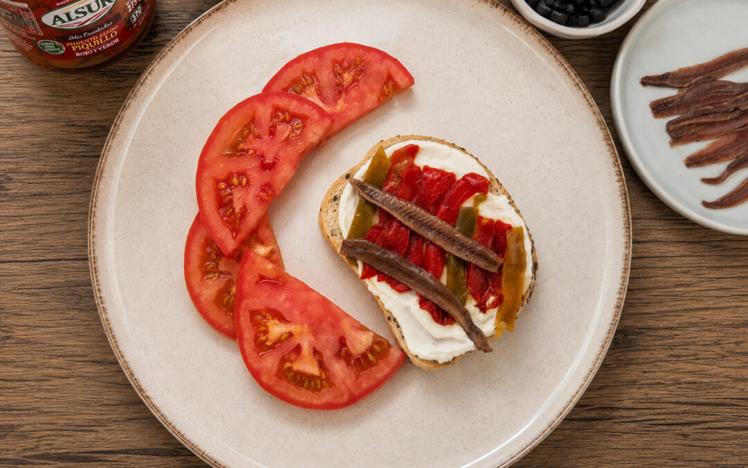 Tostadas con anchoas y pimiento del piquillo ALSUR